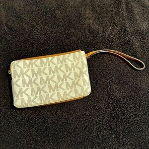 Michael Kors Double side signature wristlet